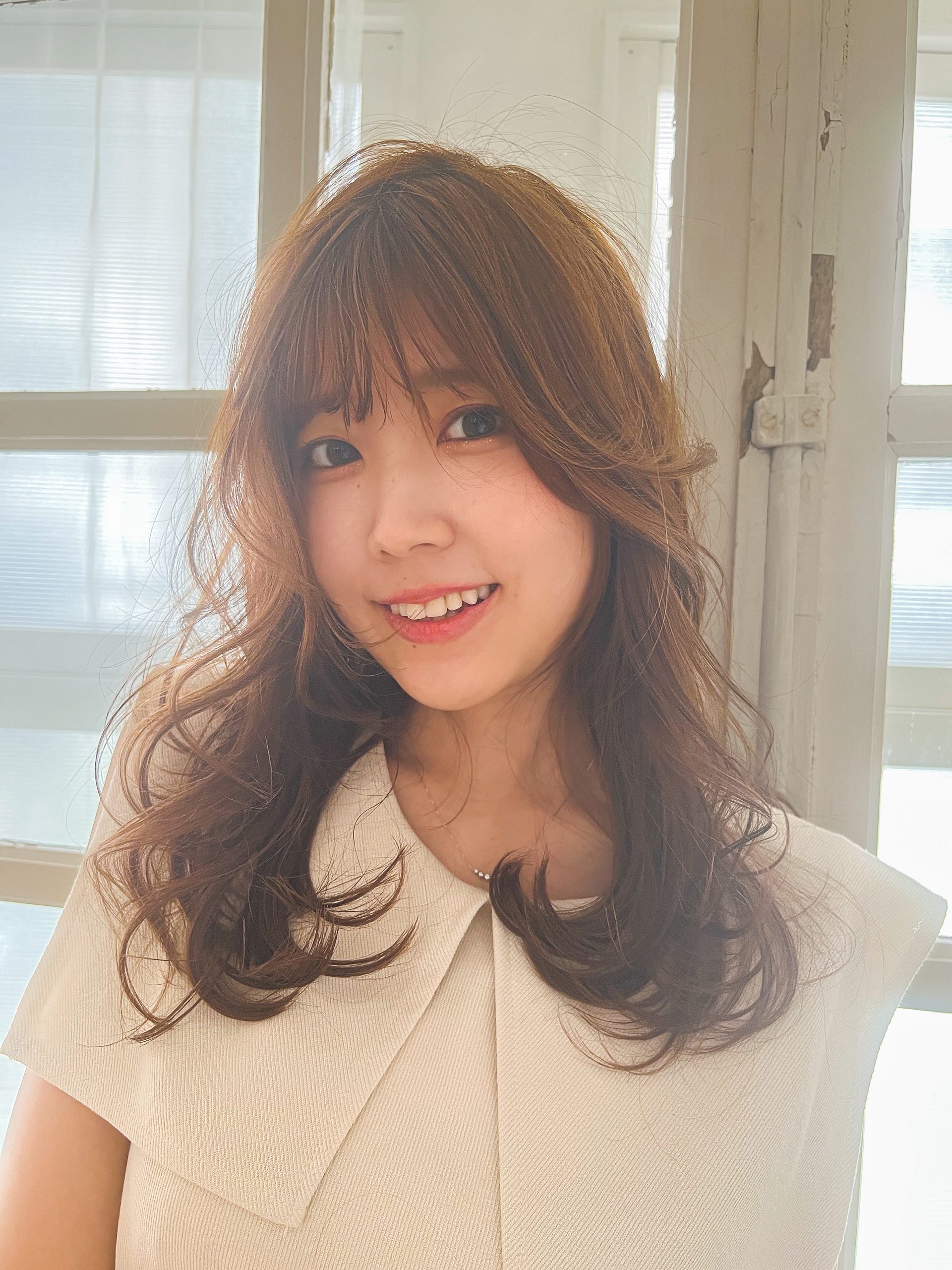 Layer Cut with Wispy Bangs × Honey Brown Color