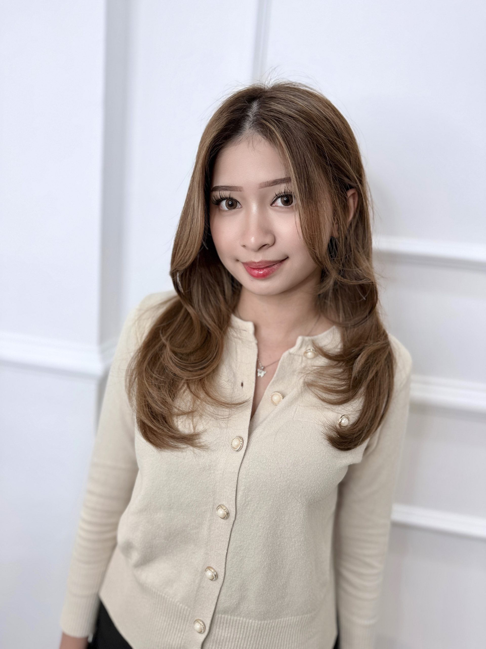 Long Layer Cut x Ash Blonde dengan Highlight