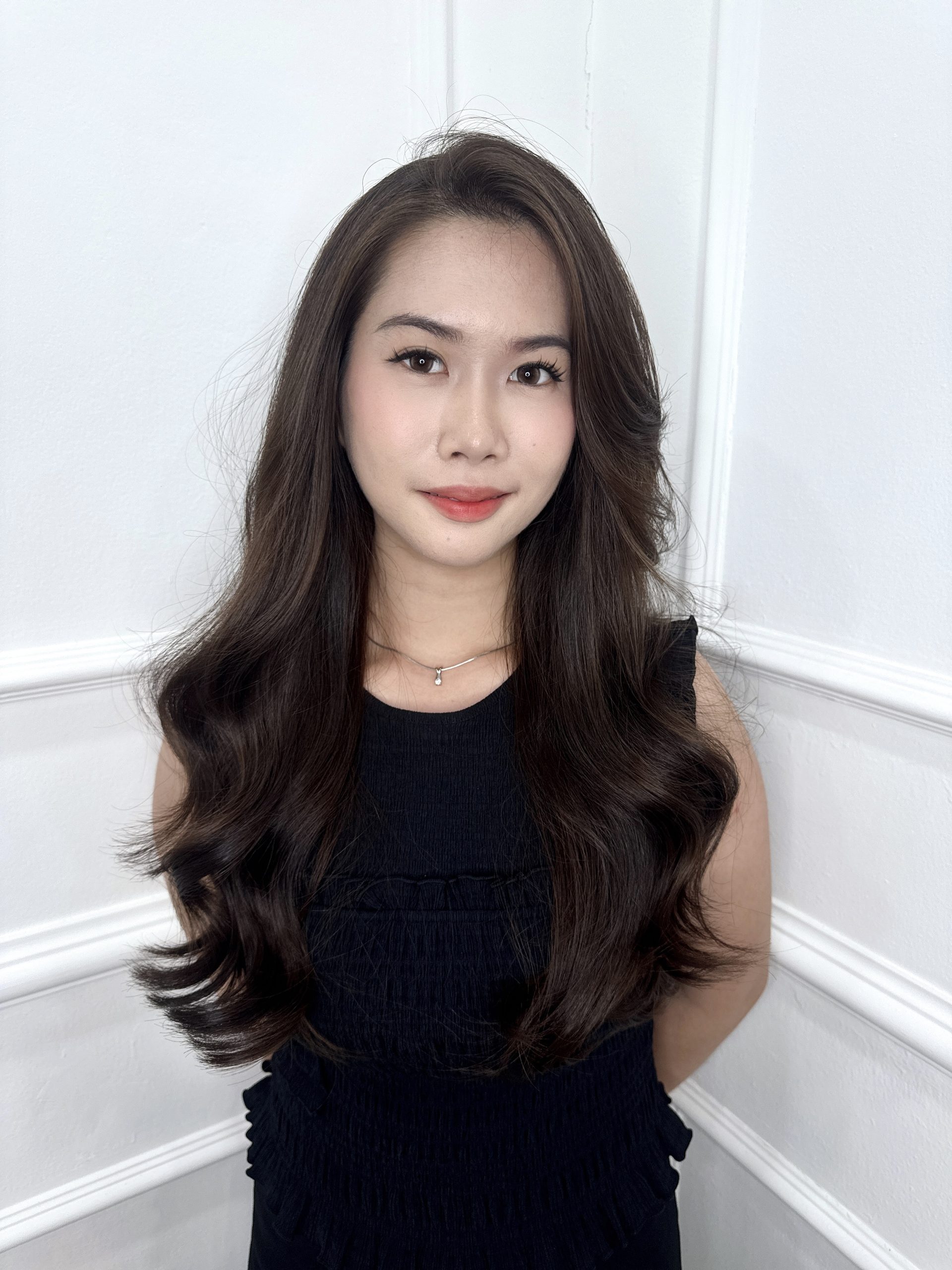 Long Layer Cut x Ash Grey Highlight Color
