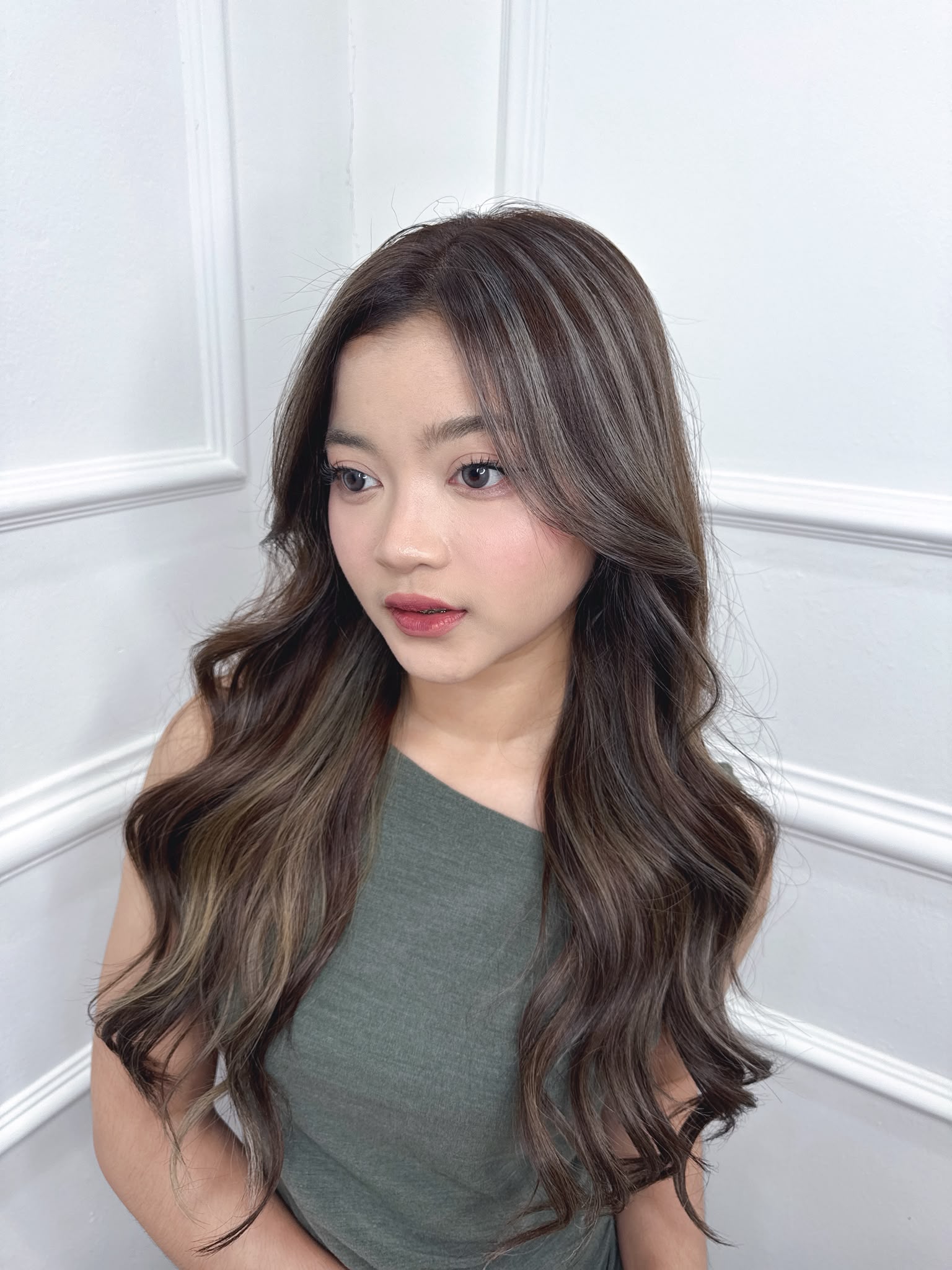 Long Layer Cut x Ash Gray Highlights